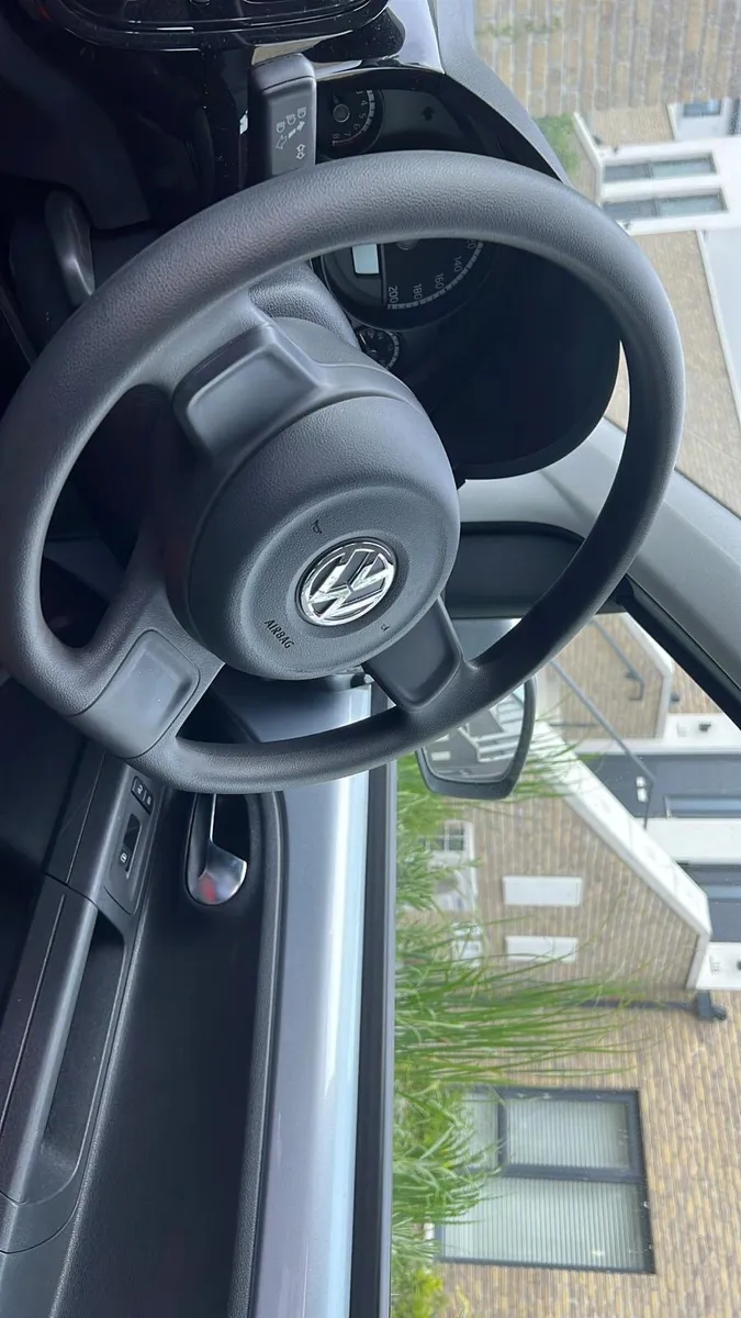 Volkswagen up! 2014 automatic | only  22000km - Image 1