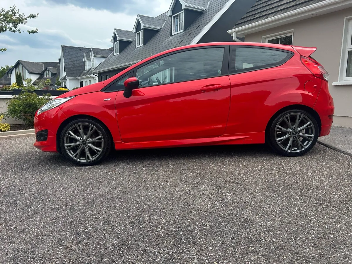 FORD FIESTA ST LINE - Image 2