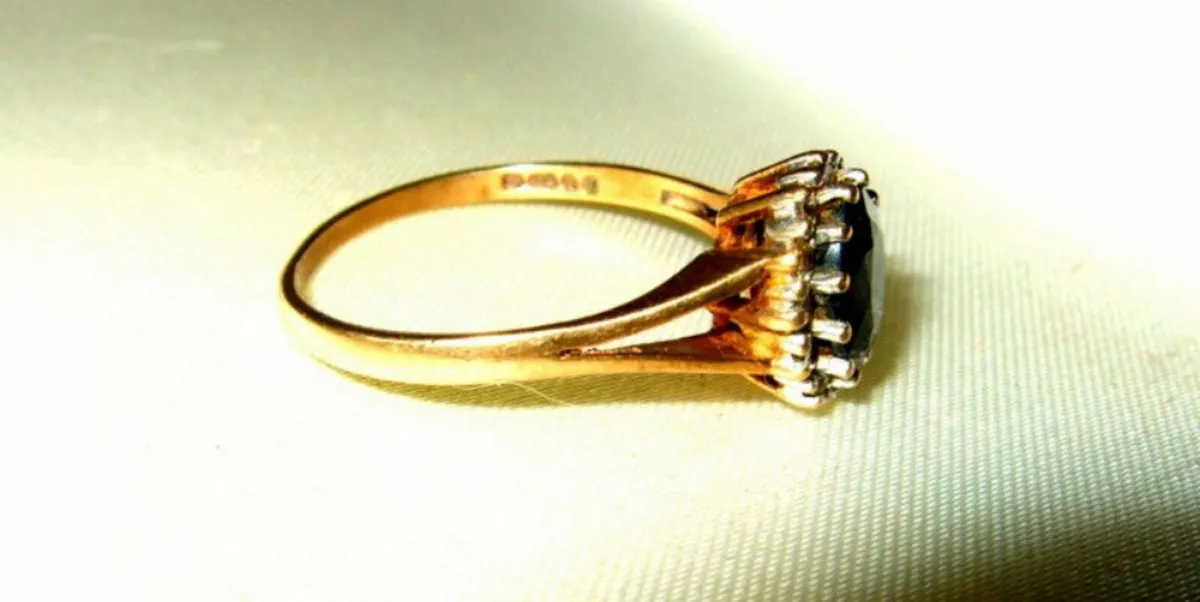 Vintage 9ct Gold Sapphire and Diamond Ring - Image 2