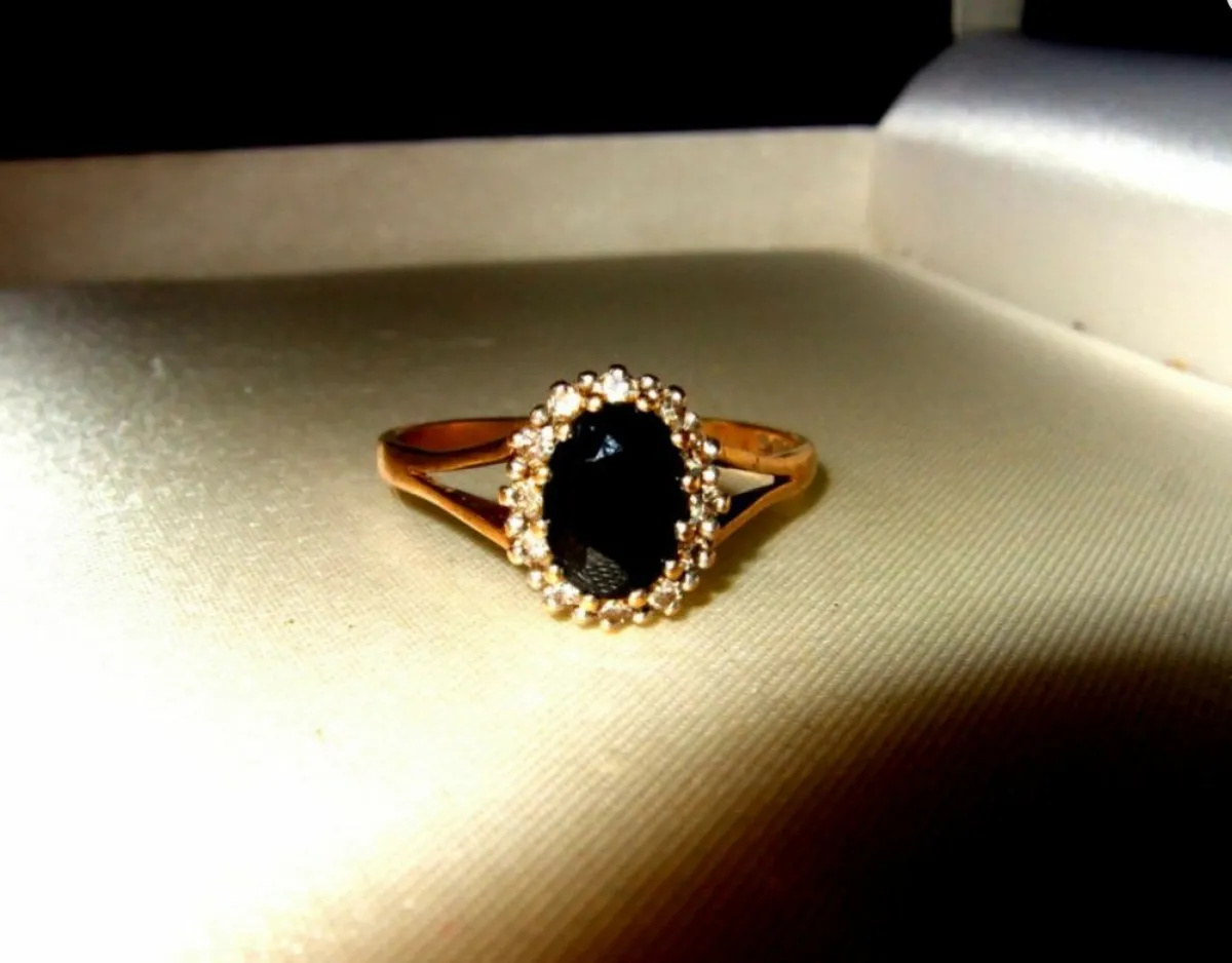 Vintage 9ct Gold Sapphire and Diamond Ring - Image 4