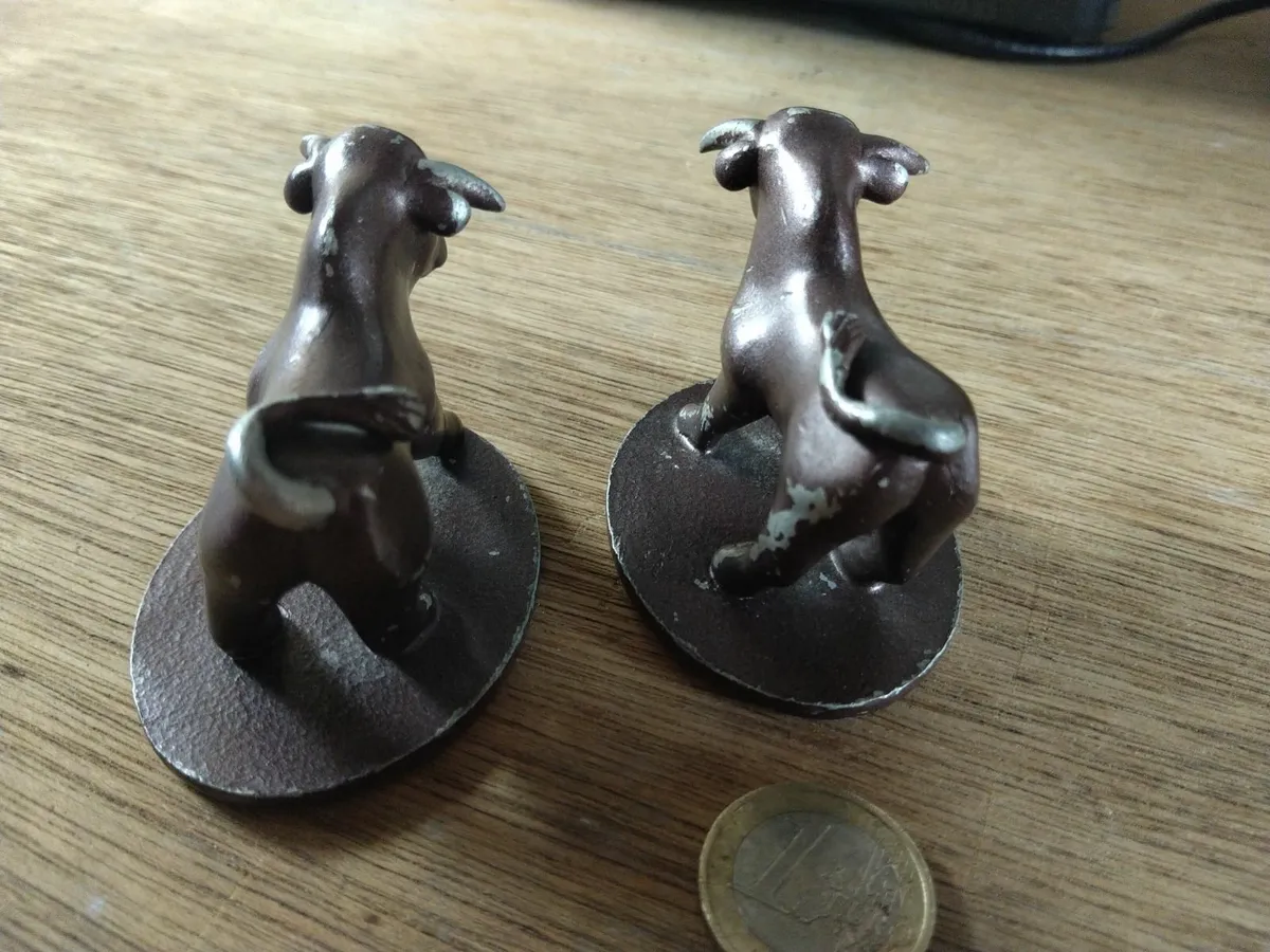 Vintage pair of Bulls - Image 3