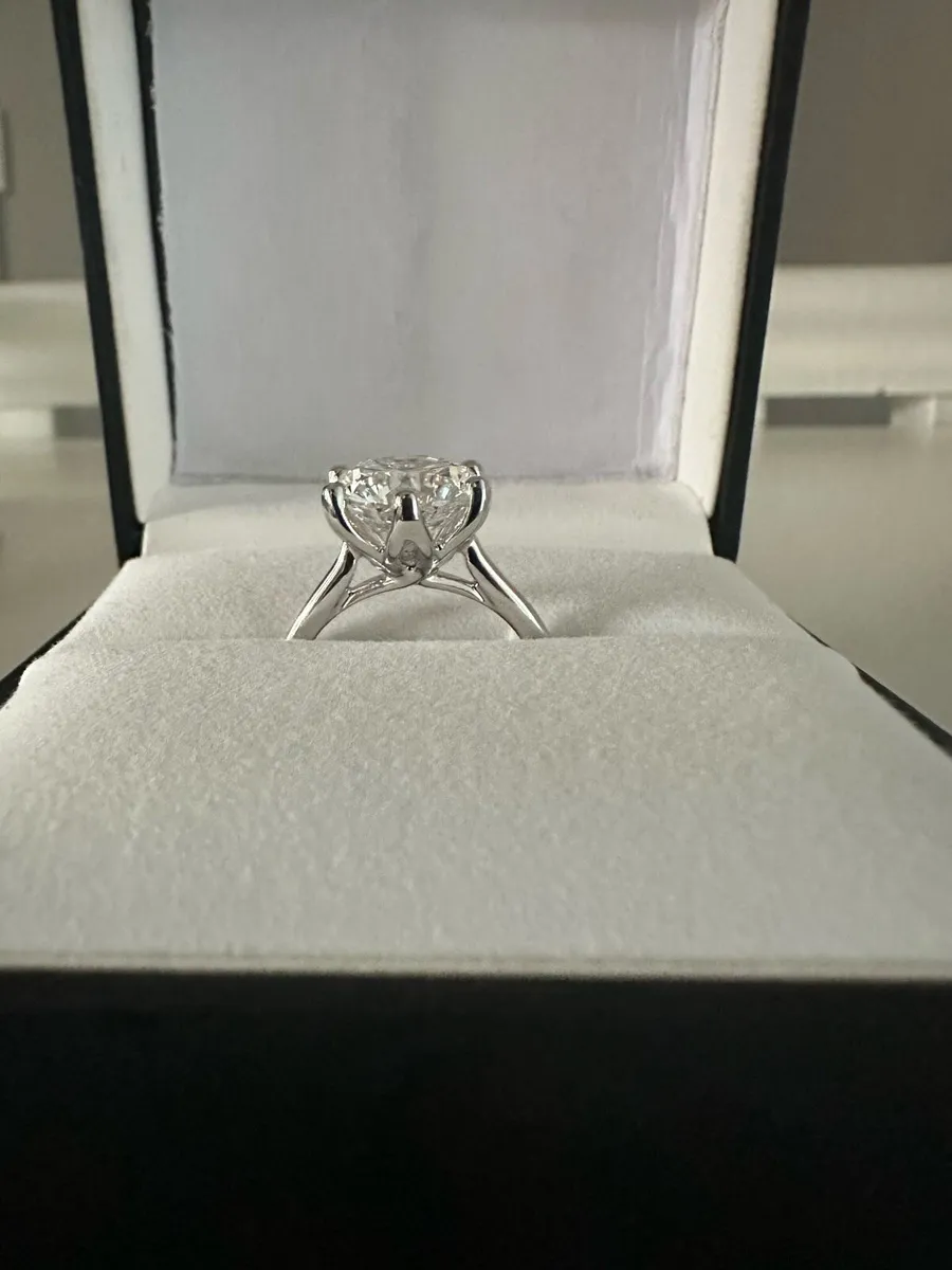 4.50 CARAT ROUND BRILLIANT RING 💍 - Image 3