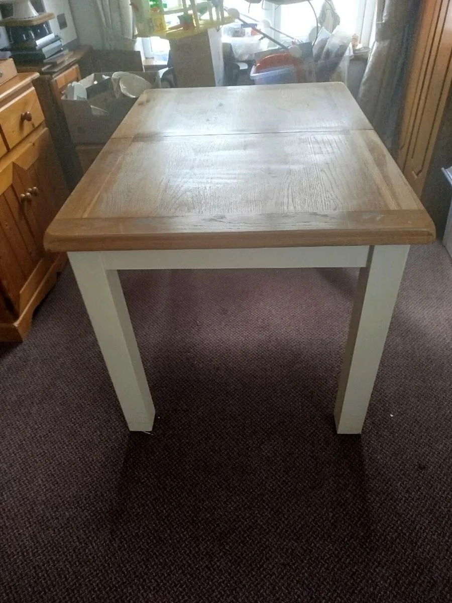 Table and Chairs x 6 - Image 1