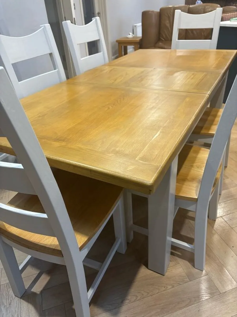Extendable Dining Table & 4 solid oak chairs - Image 1