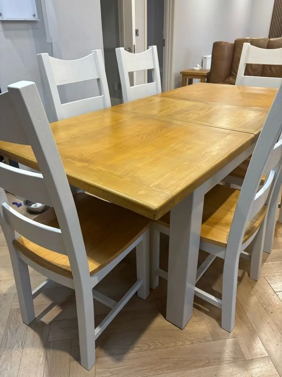 Extendable Dining Table & 4 solid oak chairs - Image 3