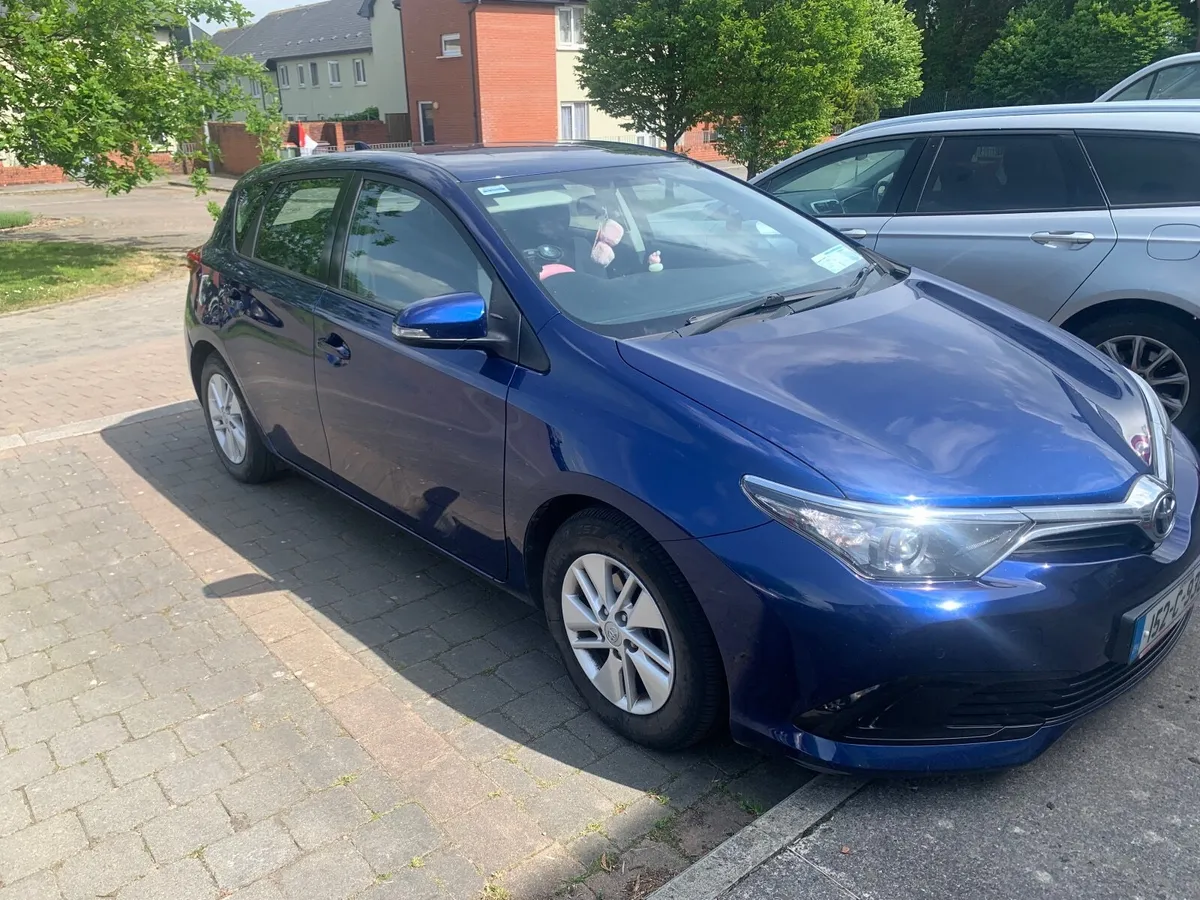 Toyota Auris 2015 - Image 2