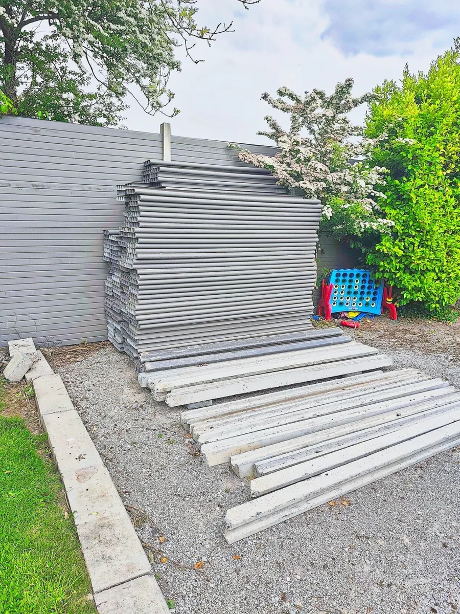 GARDEN FENCE COMPOSITE  GREY  USED - Image 1