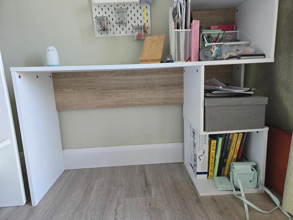 Desk - Image 3