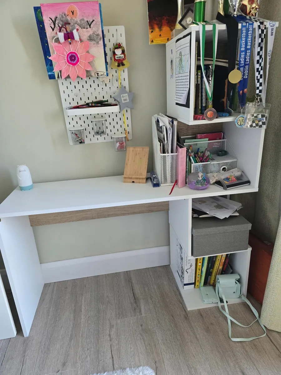 Desk - Image 4