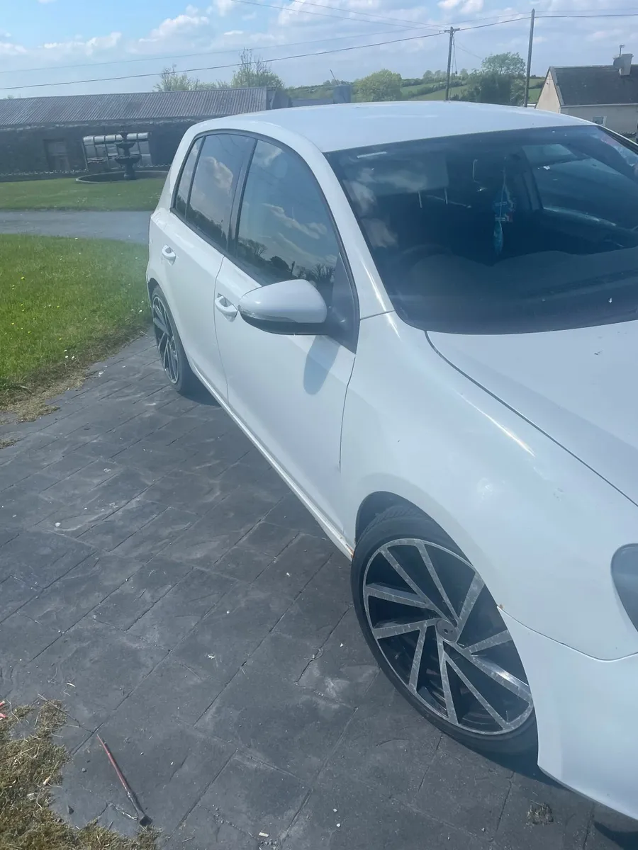 Volkswagen Golf 2011 - Image 2
