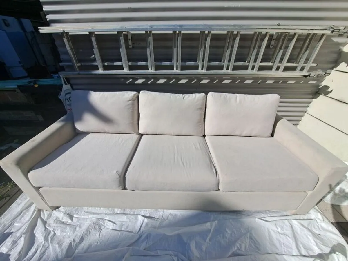 3 seater couch - Image 1