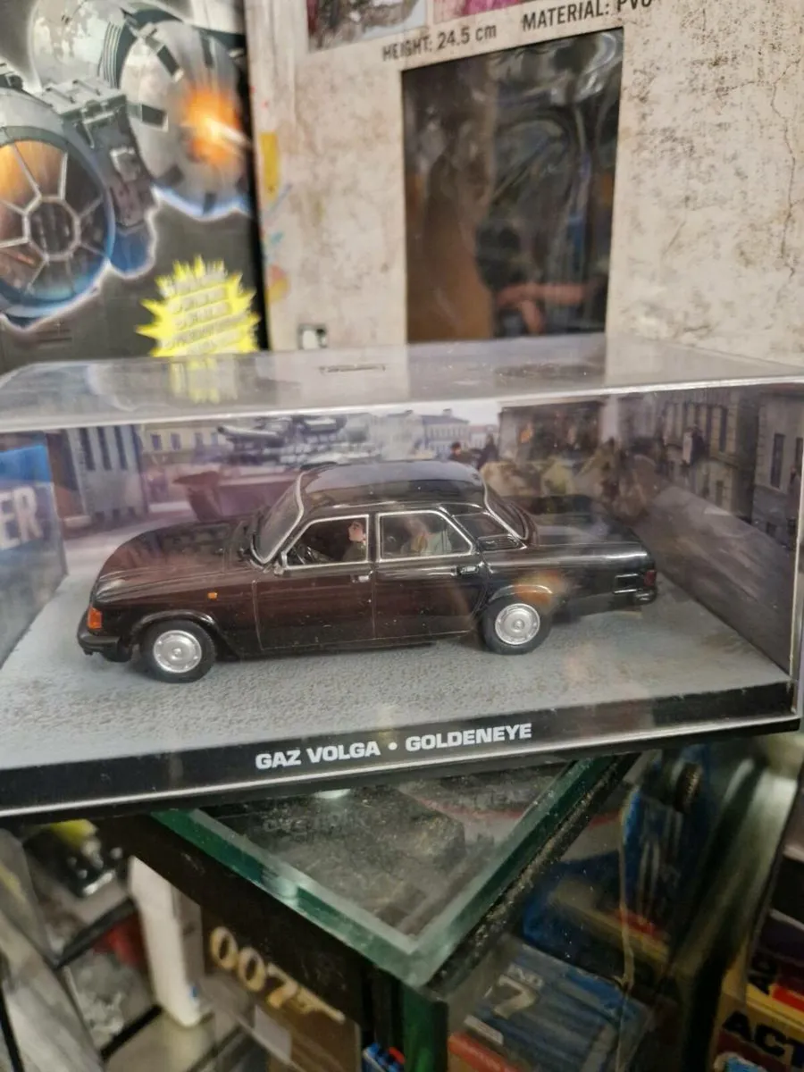 Corgi Gaz Volga Golden Eye