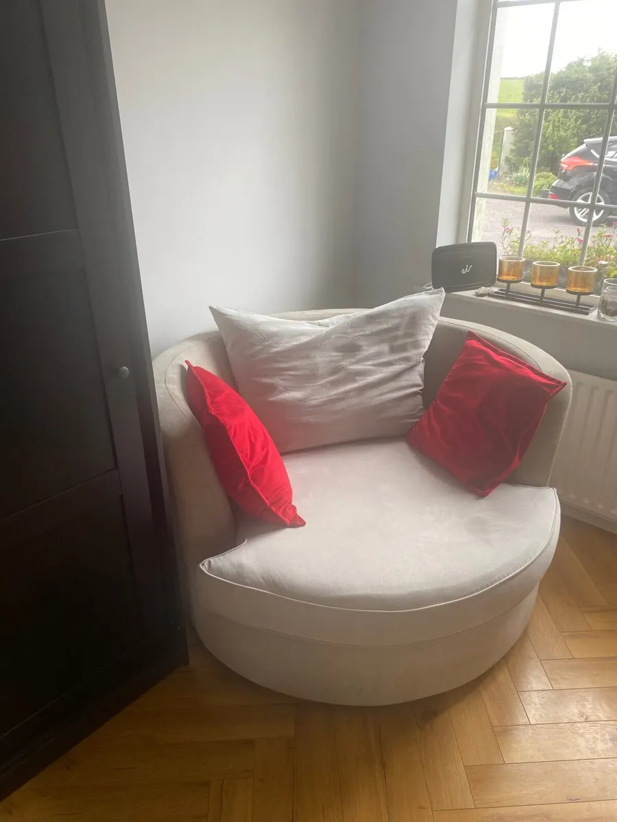 Swivel Chair - Image 3