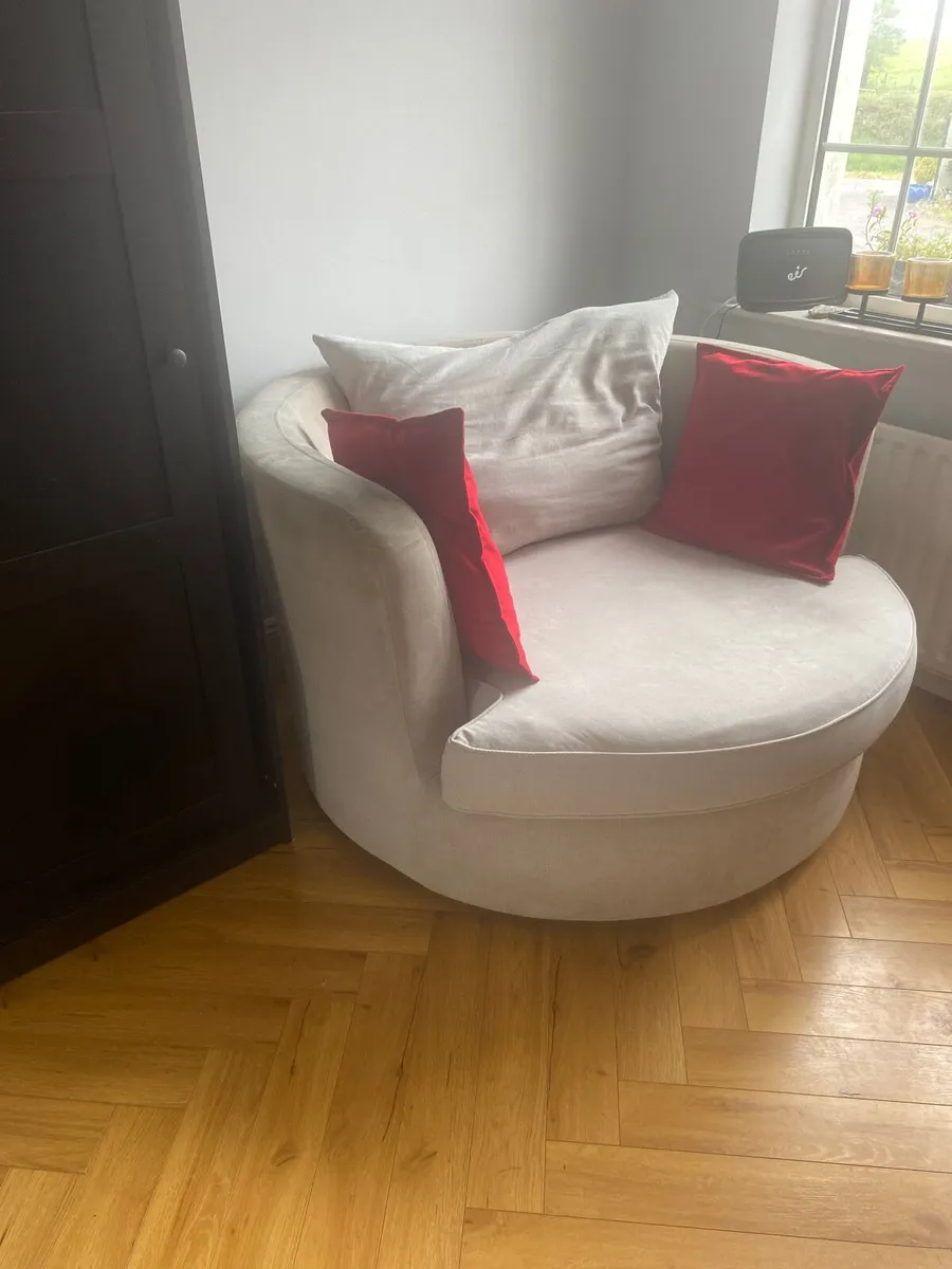 Swivel Chair - Image 4