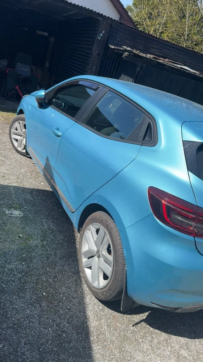 2021 Renault Clio Dynamique 1.5 DCI Celadon Blue - Image 3