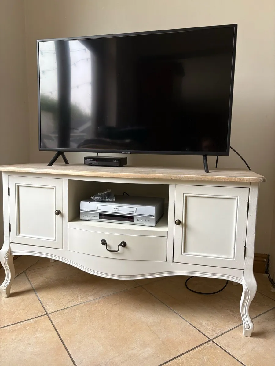 To unit, console table and nest of tables - Image 1