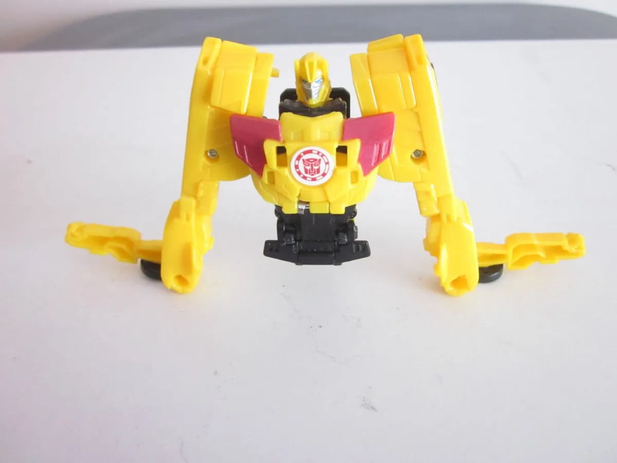Toy Transformers The Loyal Subjects  Bumble Bee - Image 1