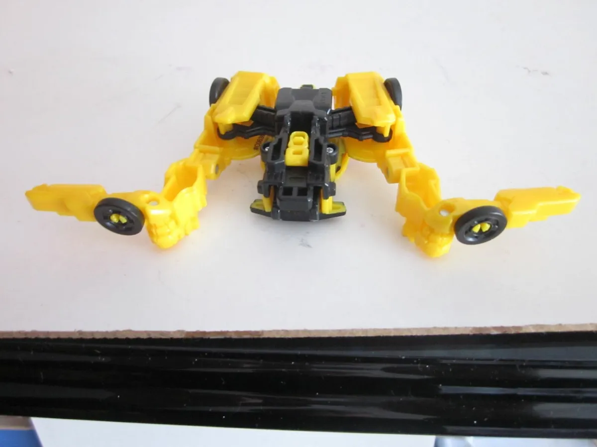 Toy Transformers The Loyal Subjects  Bumble Bee - Image 2