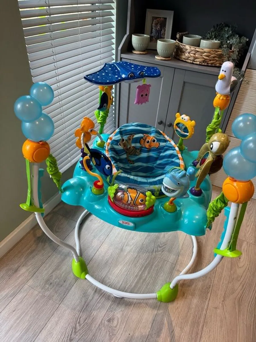Finding Nemo Baby Bouncer - Image 2
