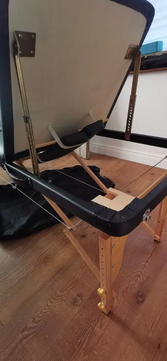 adjustable massage table with accessories - Image 2