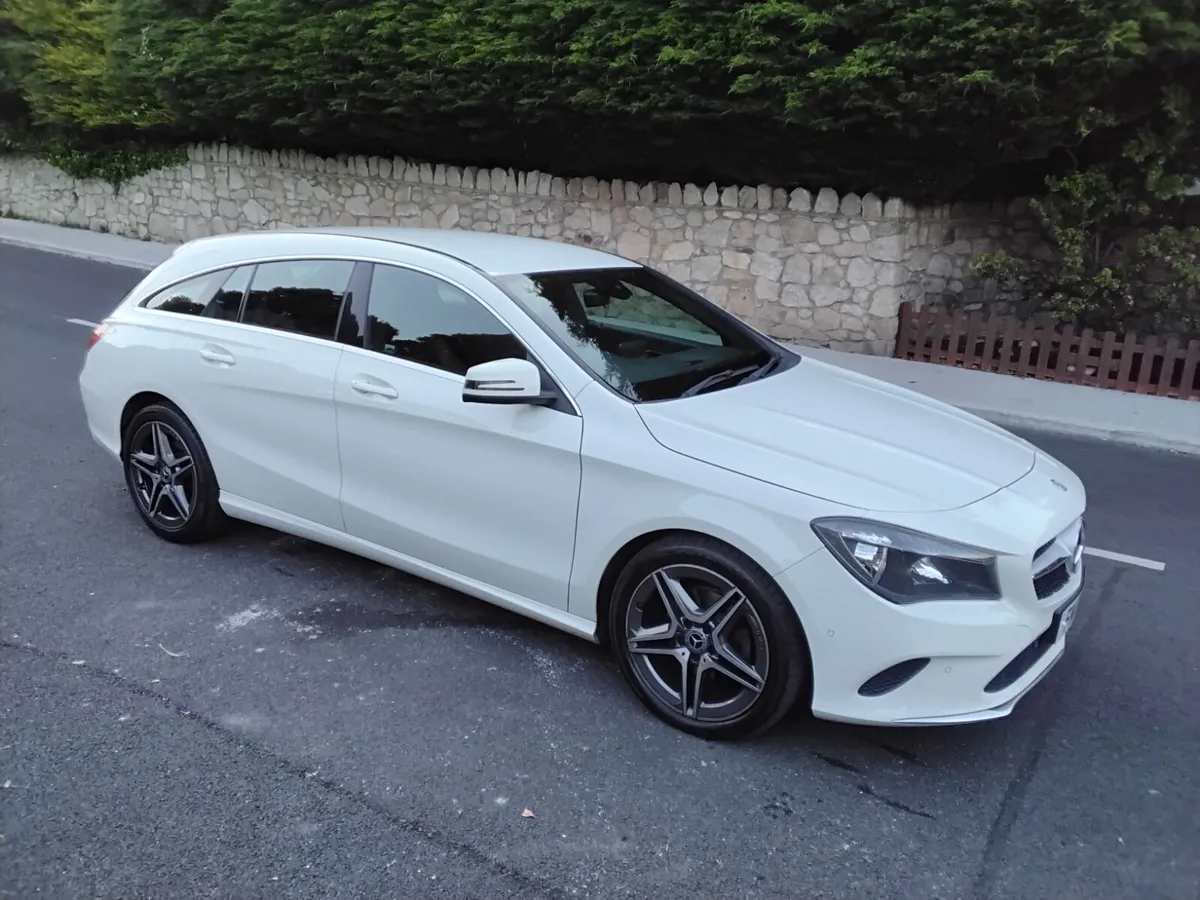 Mercedes CLA Shooting Brake AMG Line 200d Diesel - Image 2