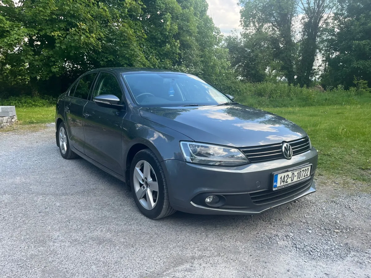Volkswagen Jetta 2014 - Image 2
