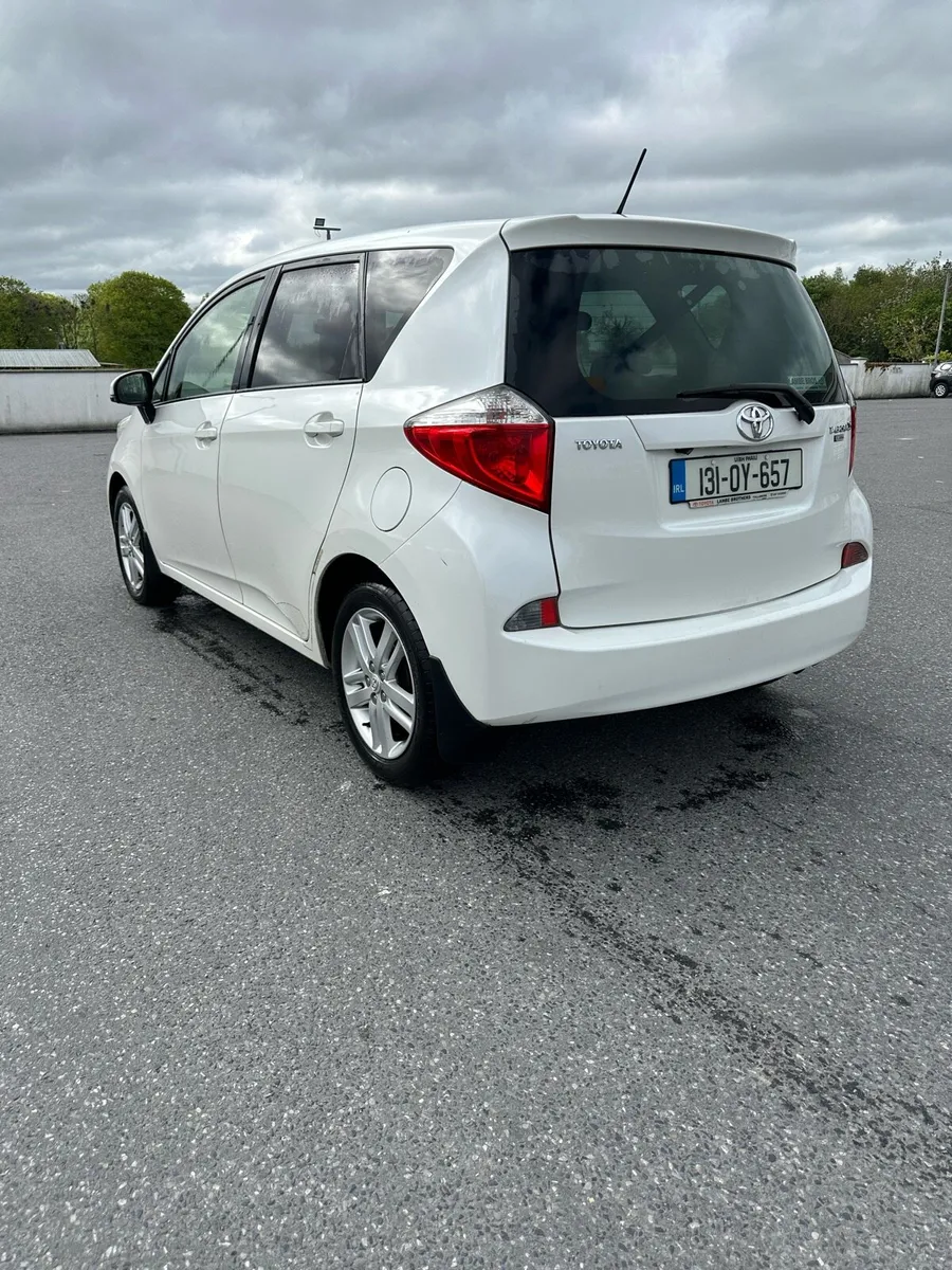 Toyota Yaris verso S  1.3l petrol 219.339km €6250 - Image 3