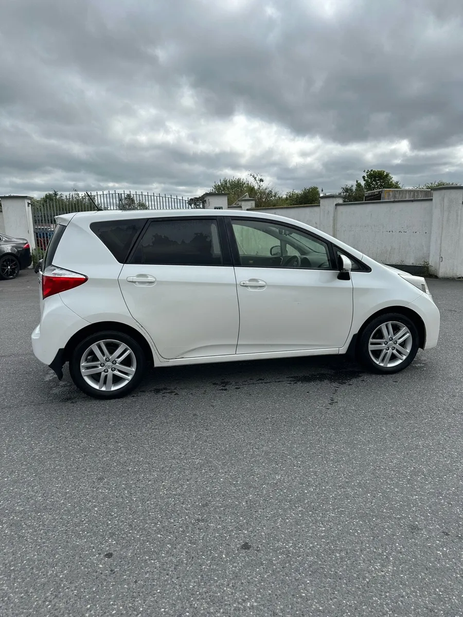 Toyota Yaris verso S  1.3l petrol 219.339km €6250 - Image 4