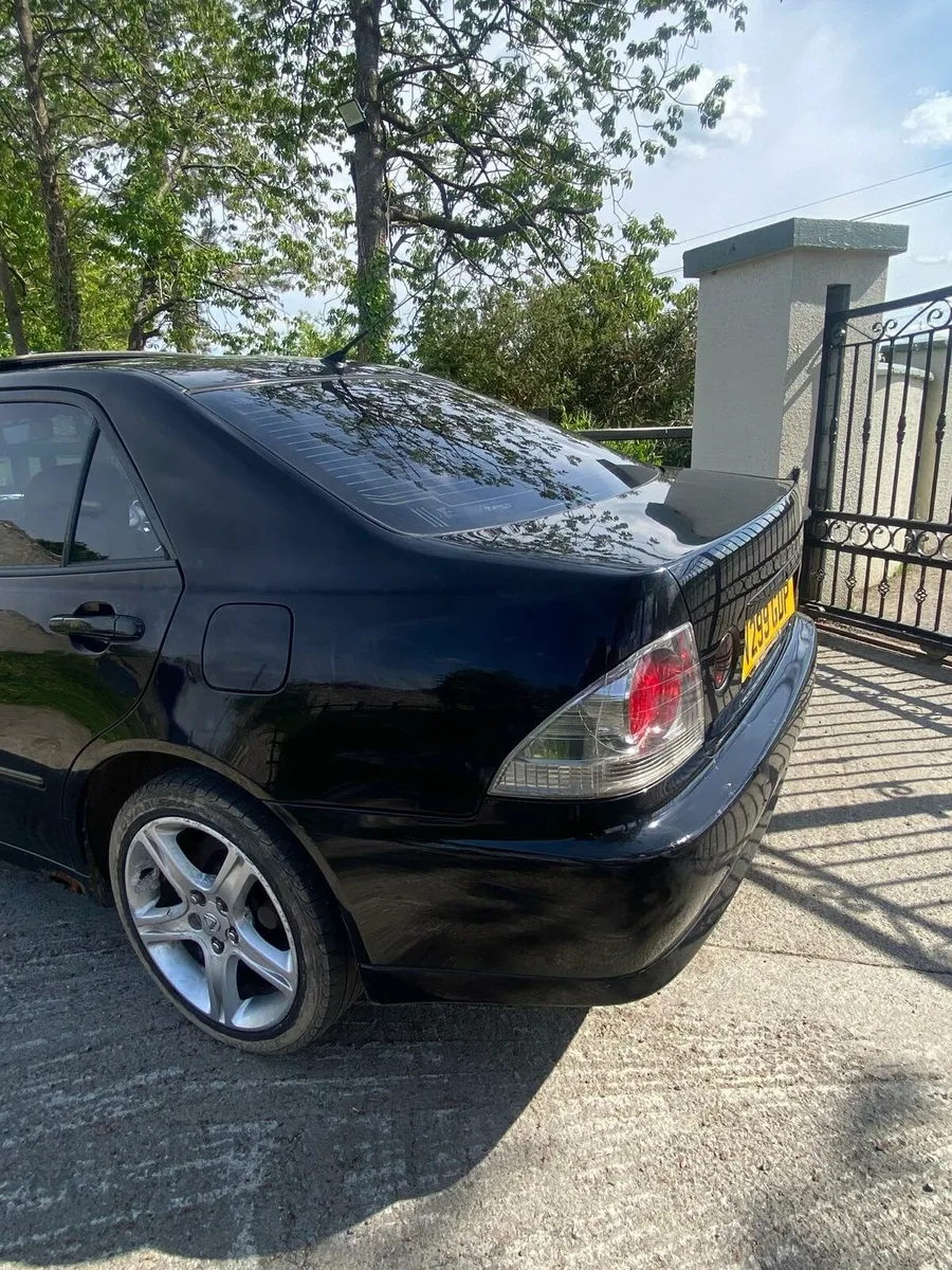 Lexus is200 - Image 2