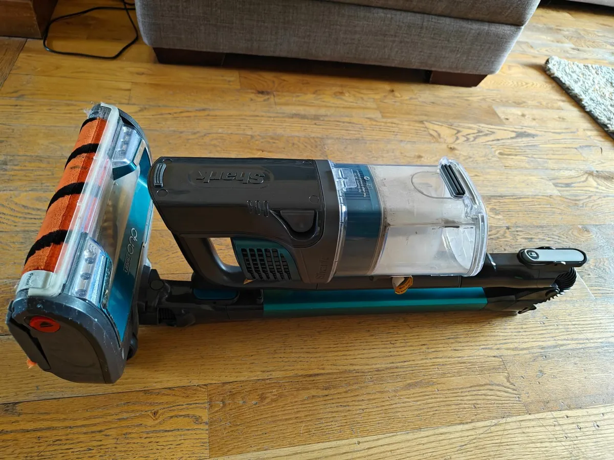 Shark Anti-Hair Cordless Vacuum IZ201UK - Image 1