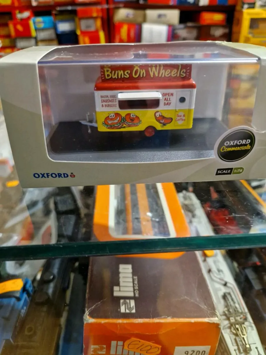Corgi Oxford Mobile Chip Van - Image 1