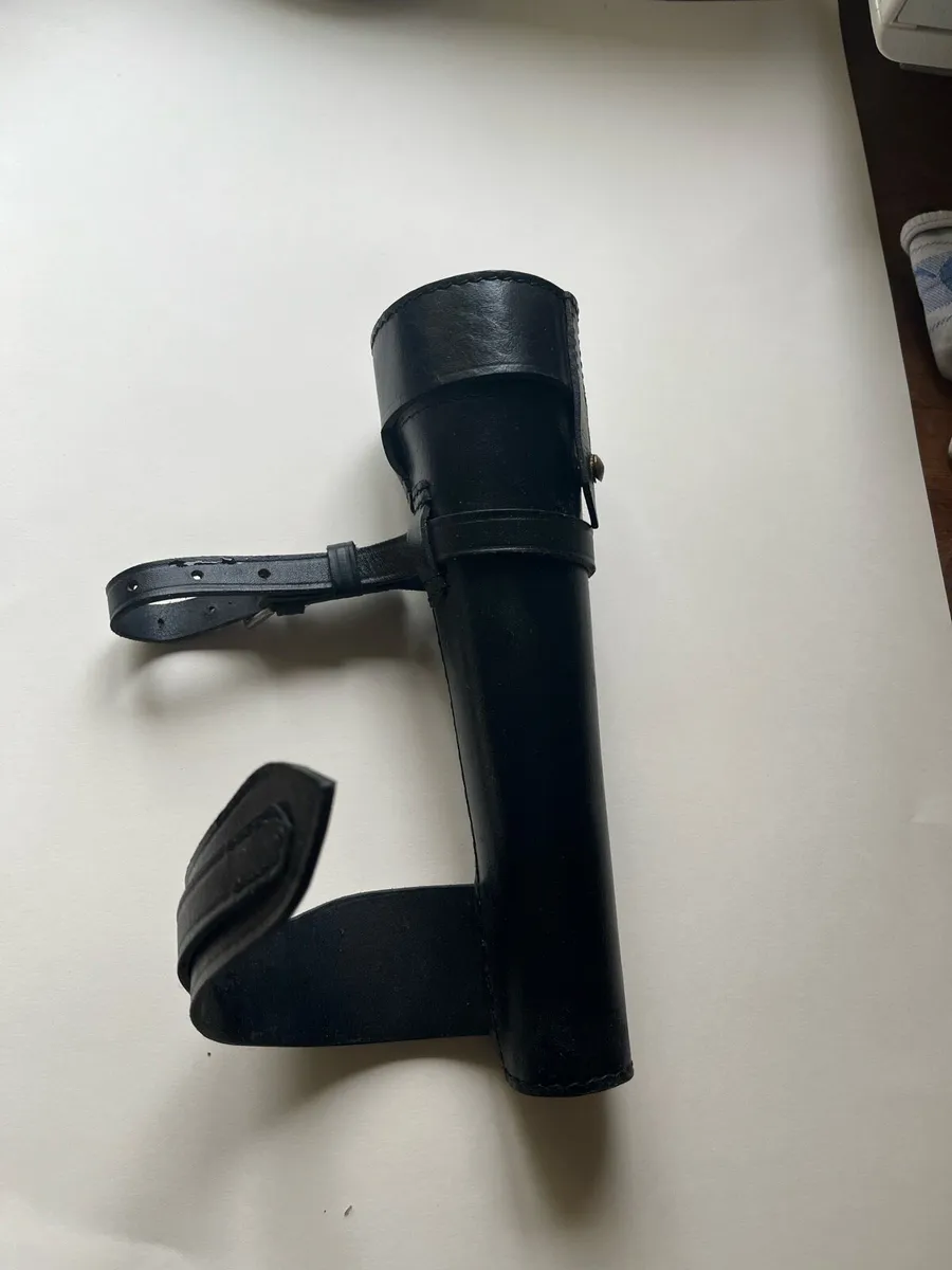 Leather saddle stirrup cup - Image 1