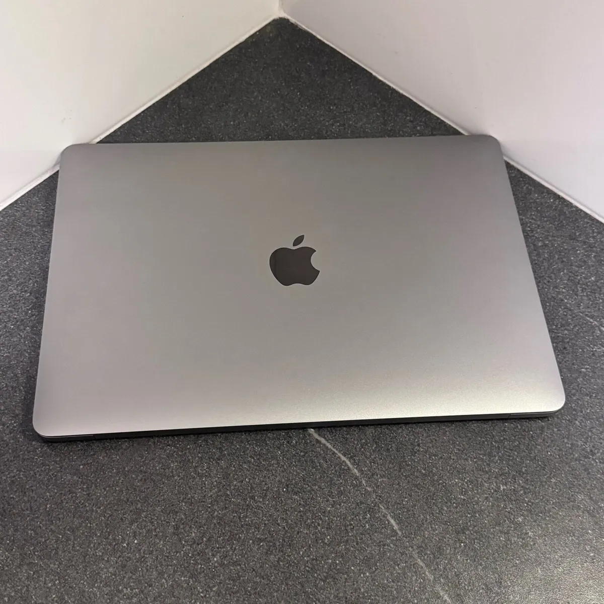 Apple MacBook Pro 2018-2019 256GB - Image 1