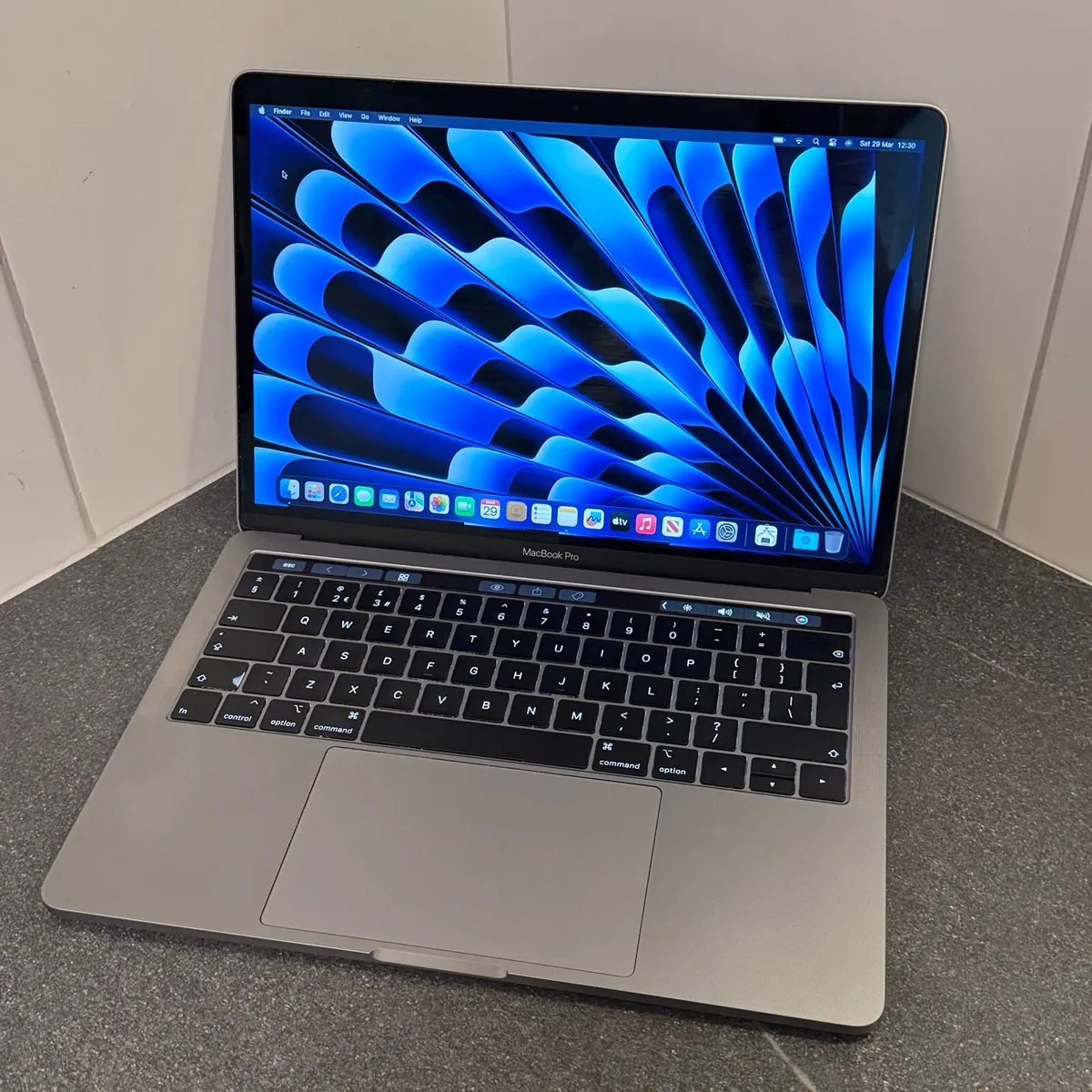 Apple MacBook Pro 2018-2019 256GB - Image 2