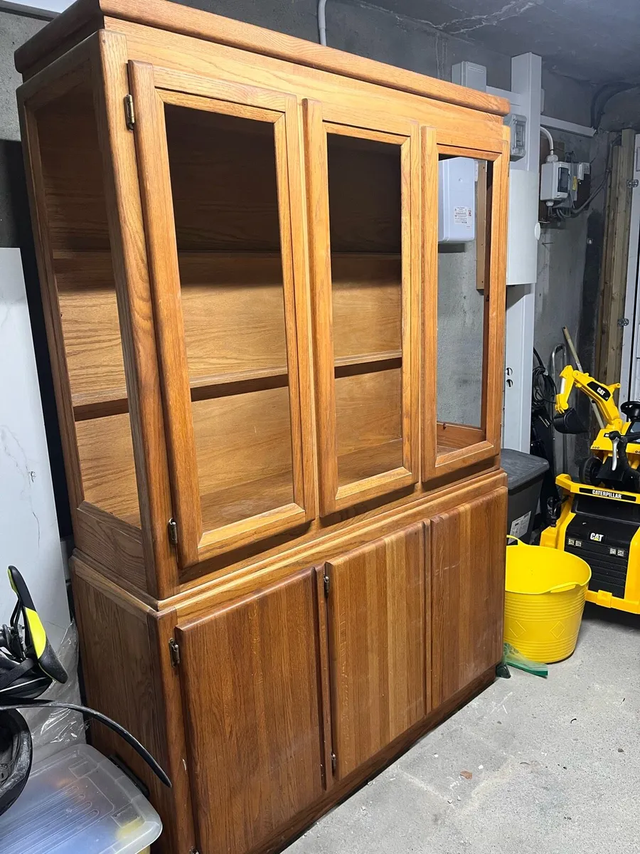 China Cabinet - Image 1