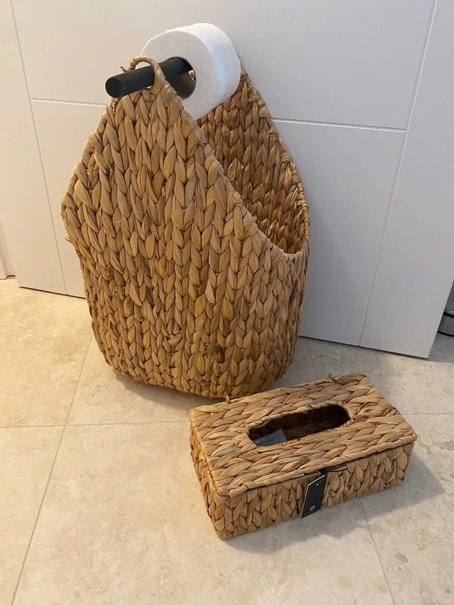 Toilet paper holder & tissue box - Image 1