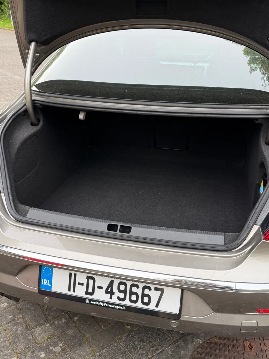 Volkswagen Passat 2011 - Image 3