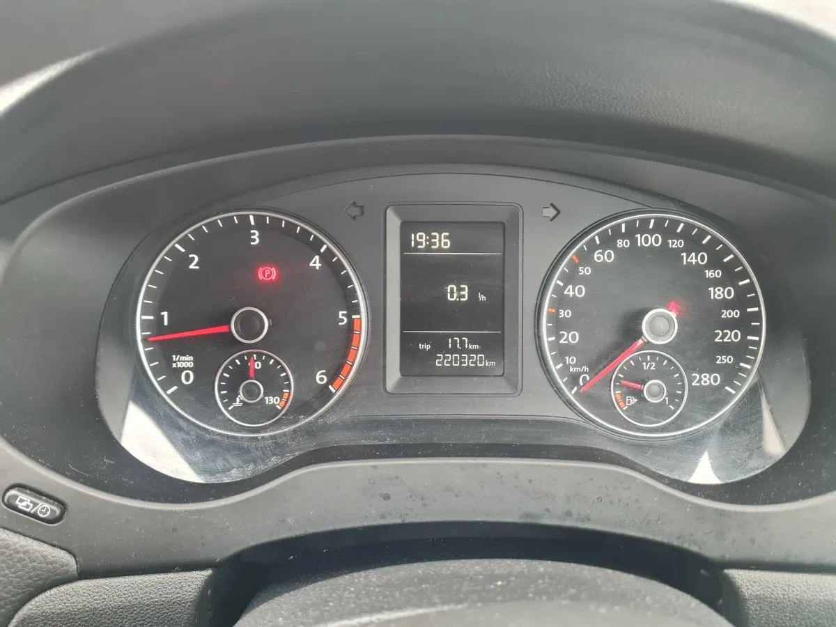 Volkswagen Jetta 2013 - Image 2