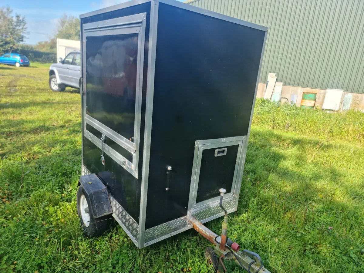 Coffee to go .. compact catering trailer - Image 1