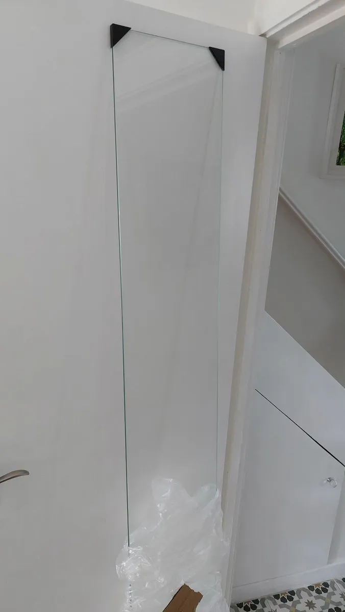 Glass shower screen