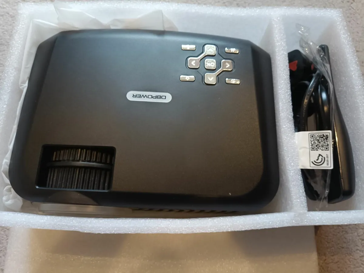 DBPOWER LED PROJECTOR - Image 1