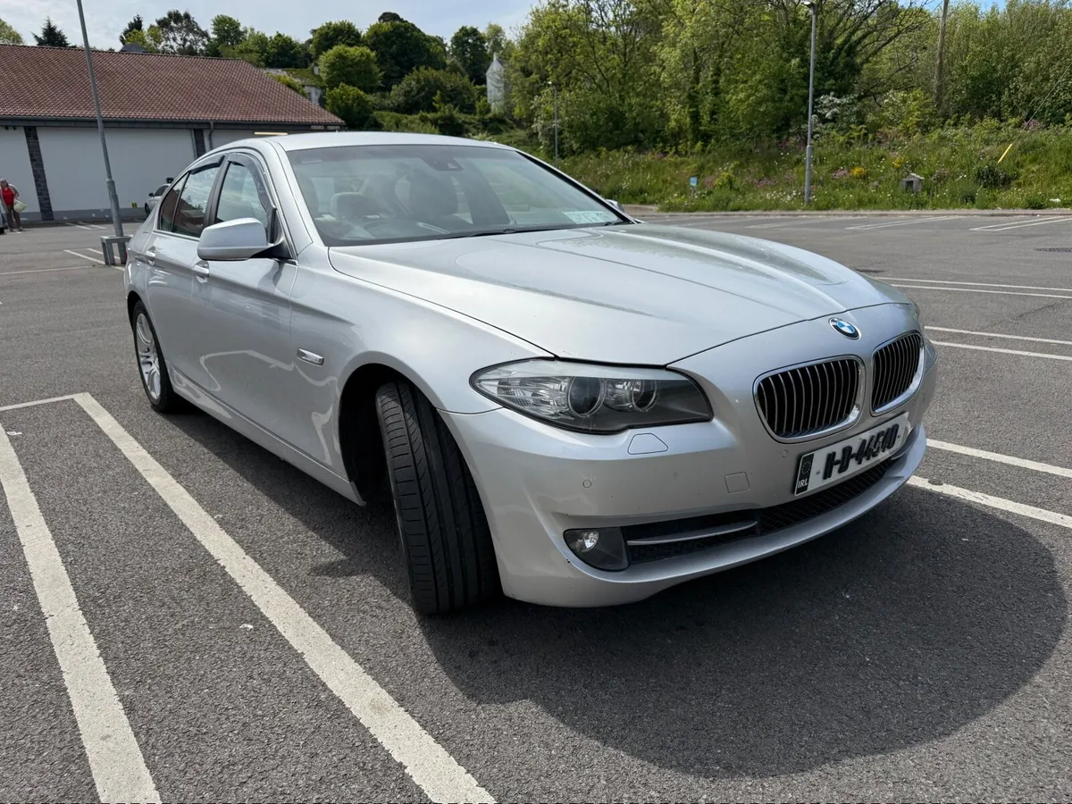 BMW 5-Series 2011 - Image 1