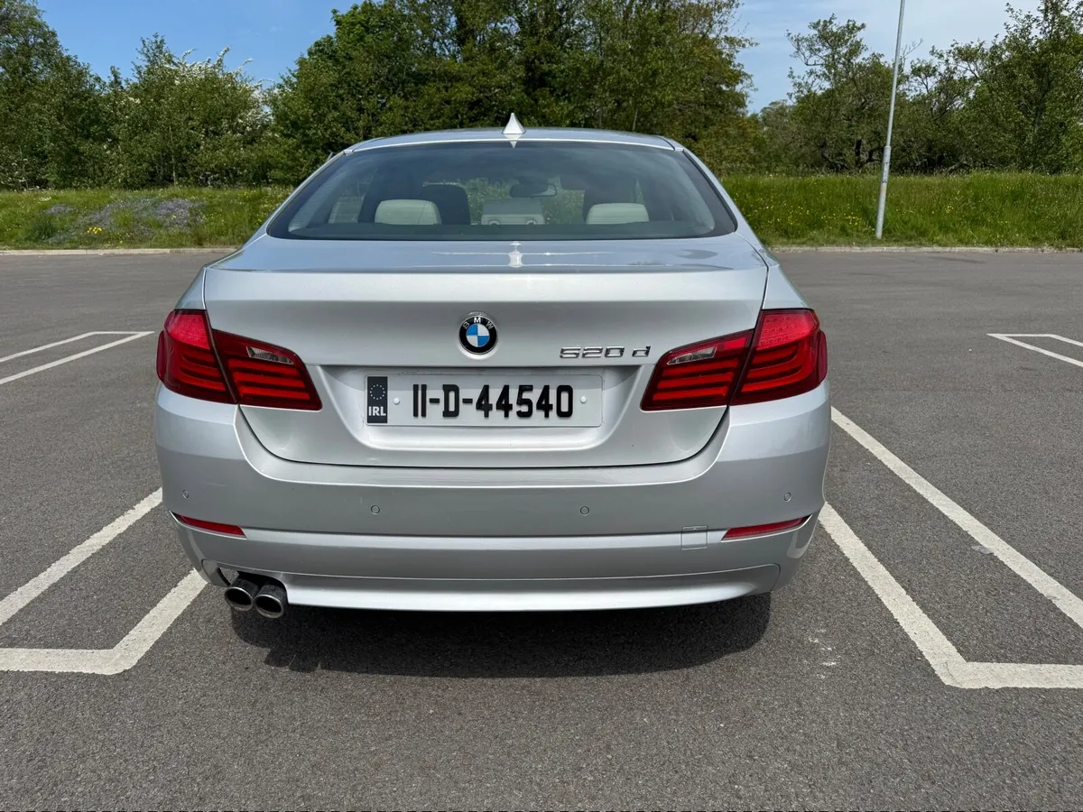 BMW 5-Series 2011 - Image 3