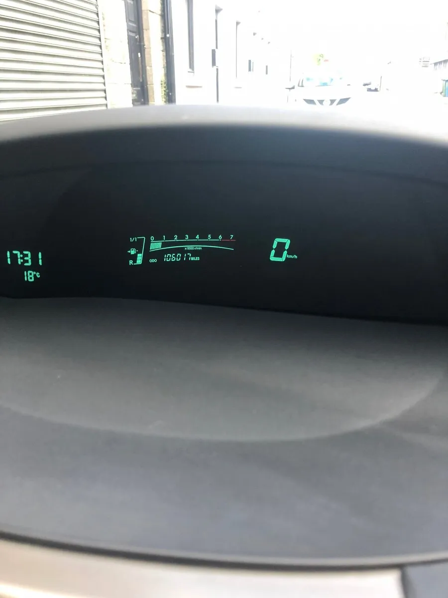 Toyota Yaris 2009 - Image 2