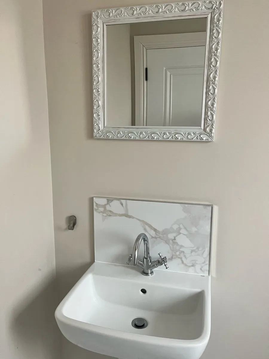 Sink & mirror - Image 3