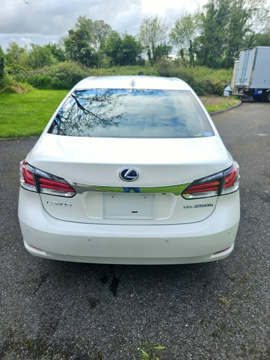 Lexus HS 2017 - Image 1