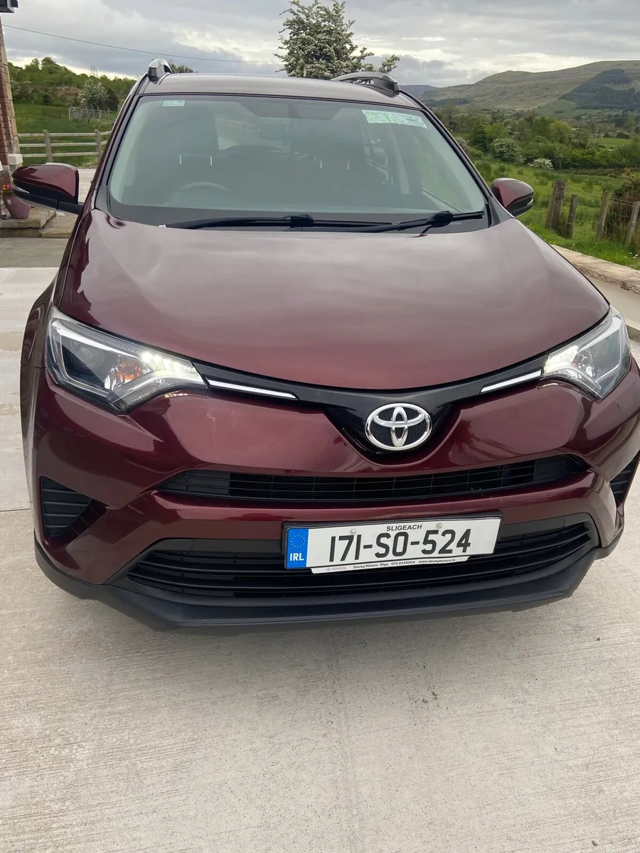 2017 Toyota Rav 4 - Image 2