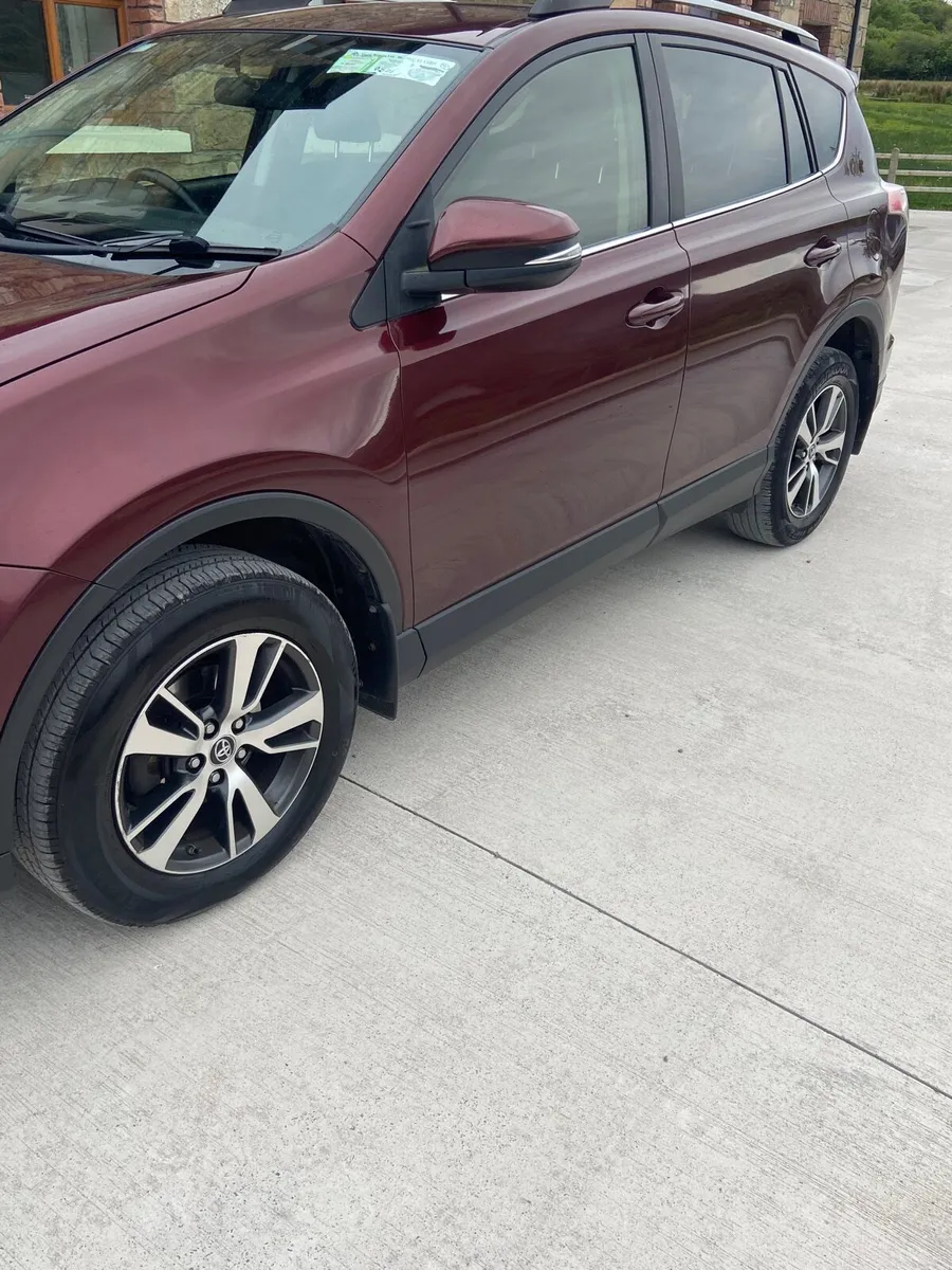 2017 Toyota Rav 4 - Image 4