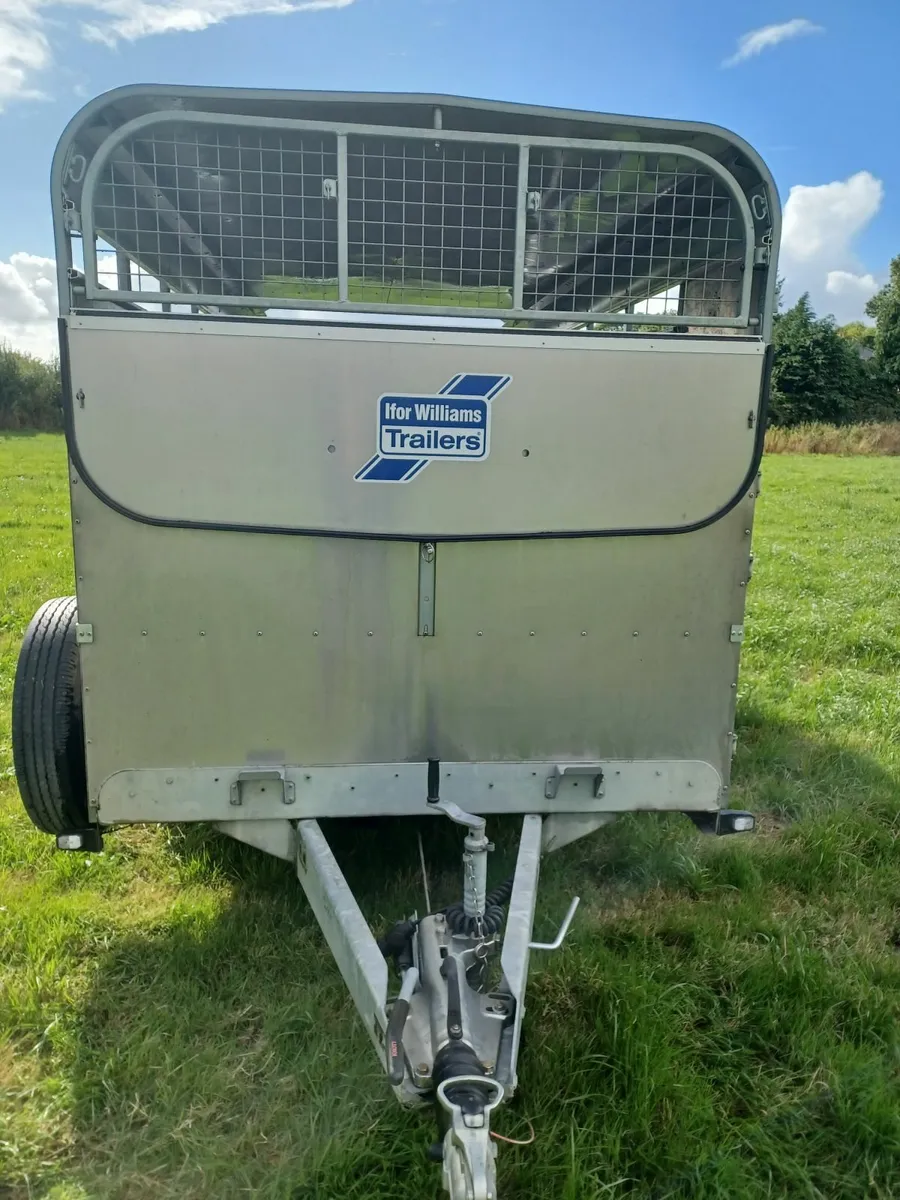 Trailers - Image 1