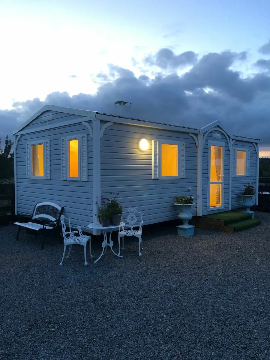 Mobile home chalet 24ft long x 13ft wide - Image 1